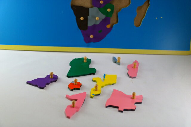 モンテッソーリ　アフリカ地図パズル　Montessori Puzzle Map of Africa 知育玩具 3