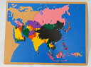 モンテッソーリ　アジア地図パズル Montessori Puzzle Map of Asia 知育玩具 地理　Geography 推奨年齢　4歳ぐらいから 木製パズルです。アジア。ペグは各国の首都、州都近辺についています。 大きさ：58 x 46 cm こちらのアジア地図パズルと合わせてご利用くださいませ 収納用のスタンドもあります。 ** 細かなモノや角があるものもありますので、3歳以下のお子様に与える際はご注意くださいませ。親の見守る前で遊ばせるようにしてください。誤飲やケガなどの責任は当店は負えません。免責にご同意いただいたうえでご購入お願い申し上げます。ゆうパックでの発送です。