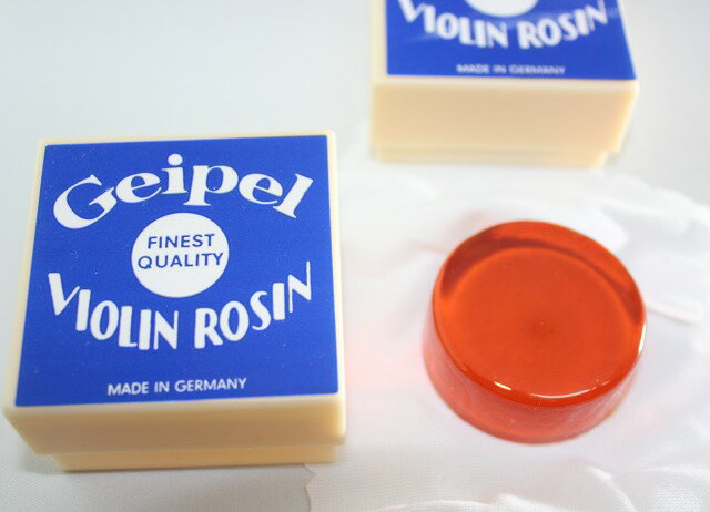 松脂 Geipel　ライト・ロジン　ドイツ製 -　ライト、オレンジ。 -　プラスチック・ケースに入っています。 -　ドイツ製、Geipel社クリックポストでの発送です。