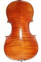 ストラディバリ　モデル　バイオリン　♪2枚裏板♪　4/4　Stradivarius 裏板は美しいt虎杢のメープル2枚板で表板も質の高いスプルース板で、上級者の使用を前提とした楽器です。 品質を考慮するとかなりお得な価格に設定しております。 Aubert Madeinfrance駒、シンセティック弦装着 ストラディバリ・モデル、4/4サイズ 北京の製作家JP Chow氏によるハンドメイドのバイオリンです。2021年製作。 バイオリンケース、弓もついています。バイオリンは一体一体手作りなので、似ているかもしれませんが、商品番号の違う商品の画像はそれぞれ異なります。大量生産の品では味わえない、手作り、ONLY ONEのよさをご堪能下さいませ。