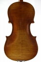 ストラディバリ　モデル　バイオリン　♪2枚裏板♪　4/4　Stradivarius 裏板は美しい虎杢のメープル2枚板で表板も質の高いスプルース板で、上級者の使用を前提とした楽器です。 品質を考慮するとかなりお得な価格に設定しております。 Aubert Madeinfrance駒、シンセティック弦装着 ストラディバリ・モデル、4/4サイズ 北京の製作家JP Chow氏によるハンドメイドのバイオリンです。2021年製作。 バイオリンケース、弓もついています。バイオリンは一体一体手作りなので、似ているかもしれませんが、商品番号の違う商品の画像はそれぞれ異なります。大量生産の品では味わえない、手作り、ONLY ONEのよさをご堪能下さいませ。