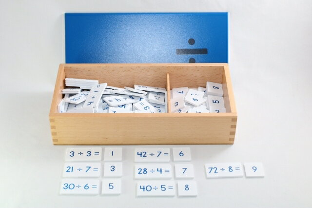 モンテッソーリ 割り算カード 木製木箱入り Montessori Division Equations and Dividends Box 知育玩具