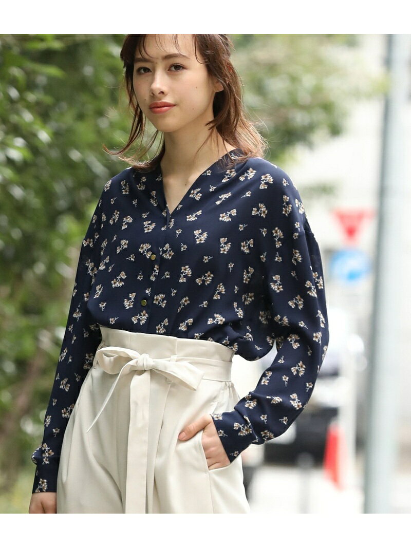 【SALE／60%OFF】【泉里香さん着用】金釦フラワープリントブラウス VIS ビス トップス シャツ・ブラウス ブルー ホワイト ネイビー【RBA_E】[Rakuten Fashion]