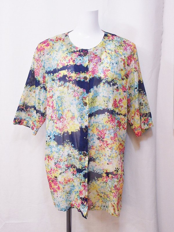 商品名MEADOWSTAR　シースルー　半袖シャツ カラーマルチ サイズ ( cm )サイズ表記 ： 表記なし・ 肩幅45(平置) ・ 身幅54 ・ 袖丈34 ・ 着丈73備考肩パッド付き素材綿100％季節の目安・春夏　※品質タグや素材もご参考くださいコンディションレベルB+（通常中古品）コンディションレベルの備考【全体】使用感や若干の毛羽立ちが見当たり、小さなキズ・汚れがあるものの、目立つ箇所や部位ではない、まだまだご使用いただける中古品です。※お客様のご都合によるサイズ違いや状態による返品はしておりません。写真や内容を良くご確認のうえ、ご入札・ご購入くださいませ。メール便可こちらの商品はゆうパケットにて発送可能です（全国一律300円）【ポスト投函便】 【配送補償なし】【追跡番号有り】【代引き不可】【日時指定不可】※代引きや、日時指定、配送の補償をご希望の場合は、ご注文の際に【普通宅配便】をお選びください管理番号(弊社使用欄)nm4224187054 【2a33】【SSS】【Vision】【ビジョン】≪≫MEADOWSTAR　シースルー　半袖シャツ マルチ