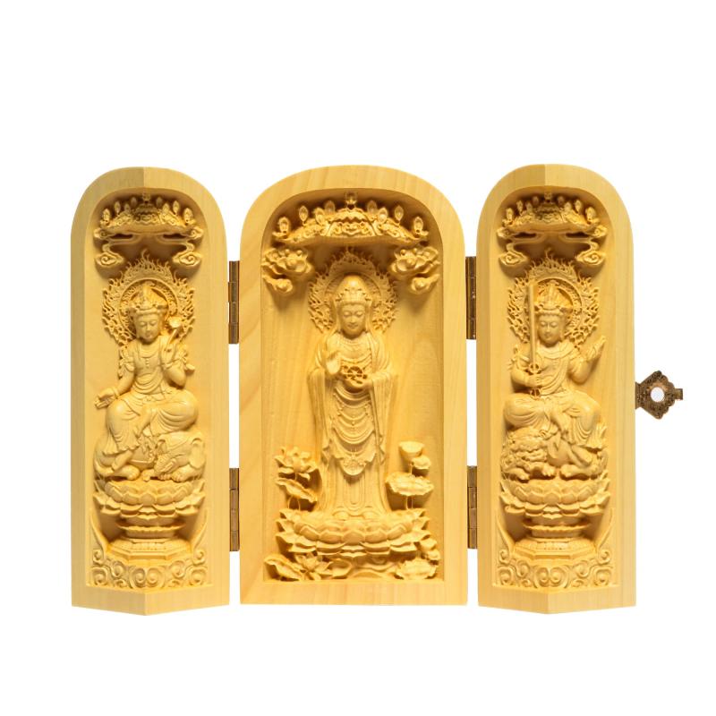 仏像 三開仏 観音像 文殊菩薩 観音菩薩 普賢菩薩 木彫り ミニ 仏壇 仏箱 仏龕 置物 （高さ10cm×巾13cm×奥行5.5cm）製品材質：ツゲ（別名：イヌゴマ） / 専用の化粧箱にお納めしてお届けいたします。製品の正味重量：約150g。（一個） / 製品サイズ：高さ：10cm 幅：13cm 厚さ：5.5cm。製品用途：ビジネス贈り物、セクション佳品、仏壇仏像、風水置物、家庭装飾など。本製品の原料は天然のツゲ木からきて、天然な模様があります。いずれの木の部位に色収差があるので、出来上がった製品が木の異なる部位により、色と写真の差異を引き起こします。それは木の自然的な属性によって決められ、製品の品質問題ではありません。注意事項：手作業で測ったので少しの誤差が有ります（1cm以内）；テクスチャと同じような2本の木がありませんので、同じような2つの製品がありません。