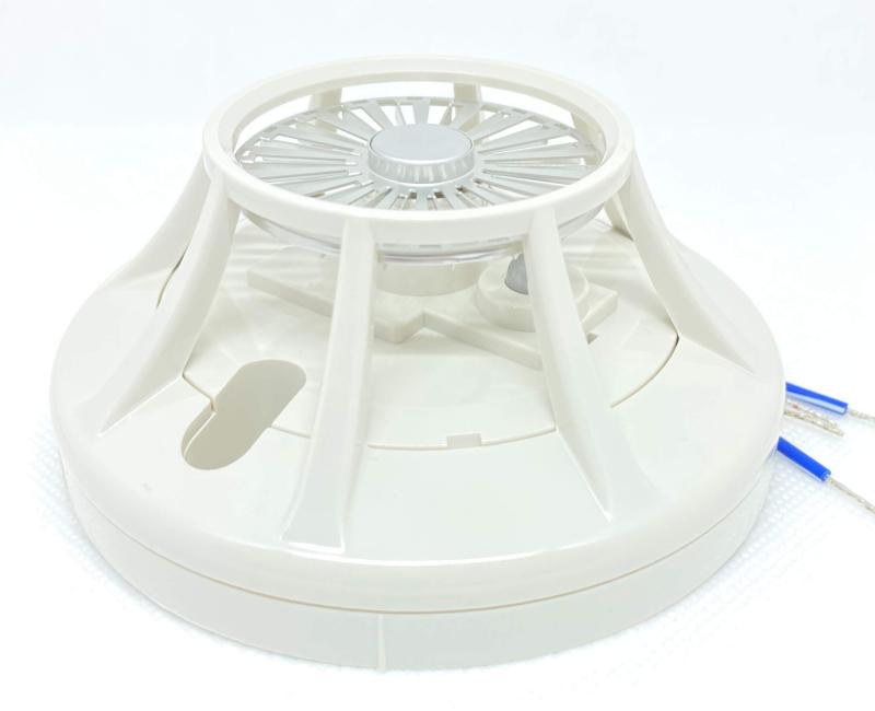 能美防災 定温式スポット型感知器 1種防水 FDLJ106-DW-75仕様 ・種別：定温式スポット型感知器 ・検定型式番号：感第18-36号 ・種別：1種、防水型 ・構造：露出型 ・定格接点容量：DC30V、75mA ・公称作動温度：75℃ ・使用電圧範囲：DC15～30V ・使用温度範囲：-10℃～+55℃ ・確認灯：赤色発光ダイオード ・適合ボックス：JIS C 8336 中形四角アウトレットボックス浅形 ・塗代カバー：JIS C 8336 中形四角丸孔カバー