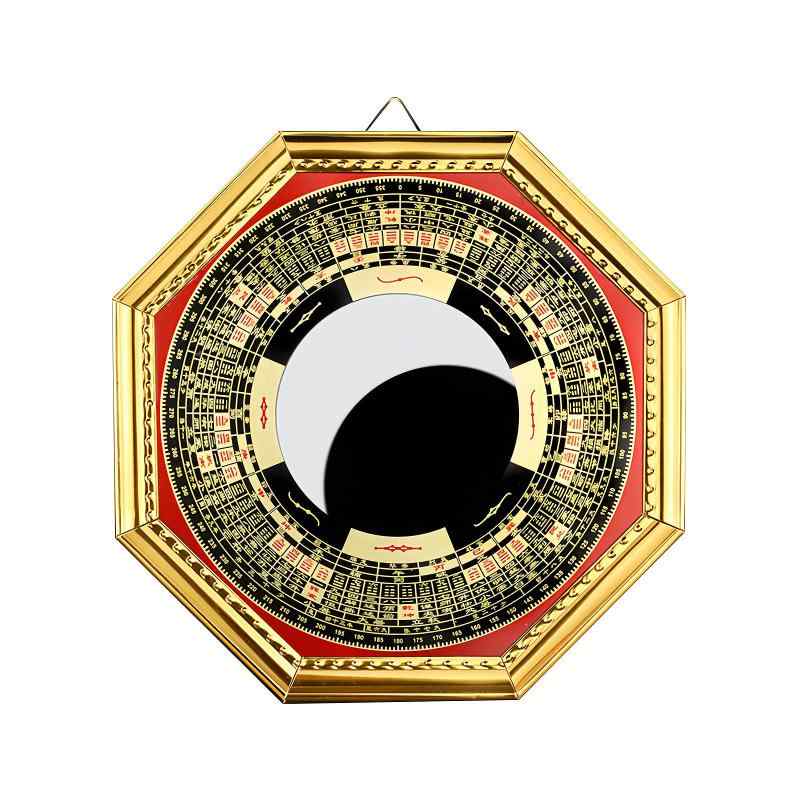 HannaFires 金色 八卦 凸面鏡 風水コンパス 家庭用伝統装飾品 中国伝統の幸運お守り 陰陽 太極 インテリア 風水 守護飾り 玄関 庭 祝い ギフト【伝統的な金色八卦凸面鏡】 手作りの八卦凸面鏡は、五帝銭ペンダントをあしらった風水羅盤として、古代中国の幸運と保護の象徴です。【家庭や庭の風水インテリア】 玄関やリビング、庭先に置くだけで風水エネルギーを高め、家を守る強力な護符として機能します。【陰陽と太極の調和デザイン】 鏡中央には陰陽太極のモチーフが施され、バランスと調和を象徴し、良い気の流れを促進。【引越し・新築祝いに最適なギフト】 家の繁栄と幸福を願う贈り物として、引越しや新築祝い、家守り用にぴったりのアイテムです。製品寸法:7.48*7.48*0.47インチ (19*19*1.2 cm) パッケージ内容:1 x ゴールドバグア凸面鏡