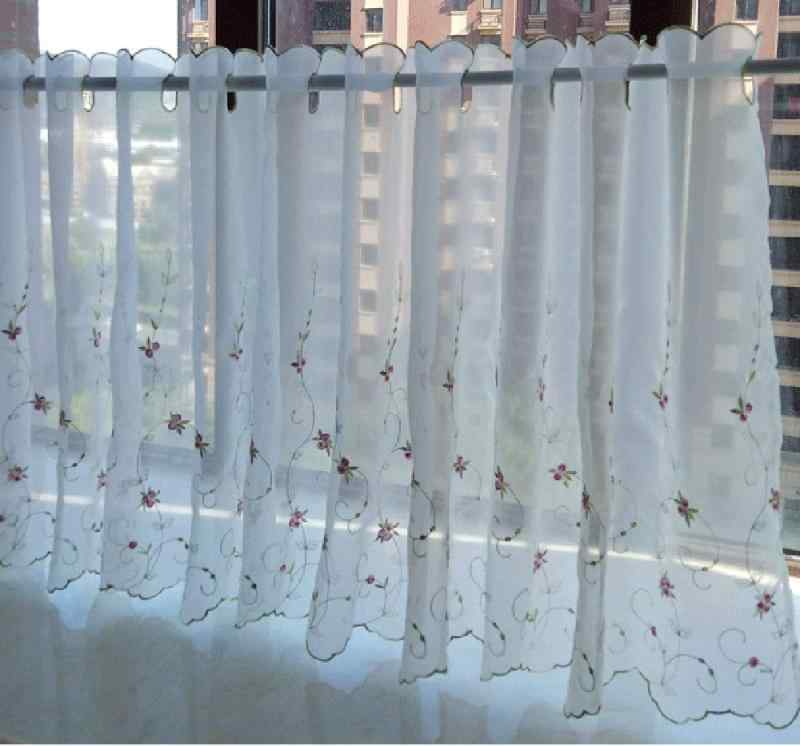 田園風 白いレースカーテン 花柄 青葉 刺繍 換気が良い カフェカーテン 短いカーテン キッチン 洗面所 間仕切り選べる9つのサイズ 小窓用 カフェ屋 喫茶店 窓飾り 1個 幅230cm×丈42cm❥サイズ :　幅230cm×丈42cm ( ヒダをとらずに生地を伸ばして広げた全体のサイズです ), パッケージ: 1 個❥アクセサリー：カーテンロードを付属しない.❥小窓用 目隠し刺繍のカフェカーテン、スラブの生地、ハフ晒色、浴室、 キッチンでもショート カーテン カーテン として使えます。生地が薄くて涼しくて軽いキッチンや児童の部屋などに最適で主に装飾の役に役立つ❥洗濯可能ですが、家庭用乾燥機のご使用はお避け下さい。もみ洗いはお避け下さい。❥現物に近いお色になるよう撮影しておりますが、お使いのモニタにより実際と異なる場合がございます。その点ご理解頂き、ご購入して下さい。