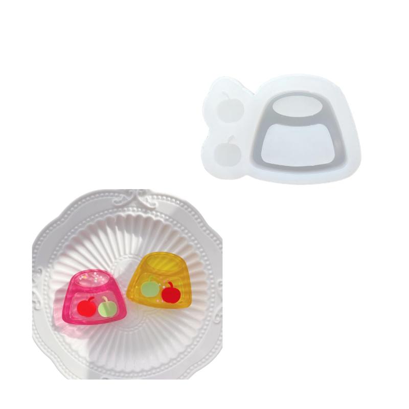 【シリコンモールド B0150】プリン シャカシャカ シェイカー チェリー フルーツ 夏 キーホルダー バックチャーム シリコンモールド レジン型 オルゴナイト 装飾 UVレジン LEDレジン 手芸 クラプリンシェイカーが作れる【モールドサイズ】【完成サイズ】【材質】シリコン樹脂【注意事項】 完成品は付属しておりません。シリコンモールドの型のみとなります。 完成した作品にくもりのようなものができてしまうことがあります。 ホコリ等付着している場合がございますので、取り除いてからご使用ください。 完成作品に影響が無い部分の汚れ、多少のサイズの誤差等は良品の範囲内とさせていただきます。 多少の歪み、厚みの高低差がある場合がございます。 シリコン型は消耗品です。使用回数を重ねる毎に劣化していきます。消耗具合は使用方法などにより異なるようです。 型の色やサイズ、硬さは入荷ロットごとに異なる場合がございます。作成出来る形が同じ場合は同一商品扱いとさせて頂きます。