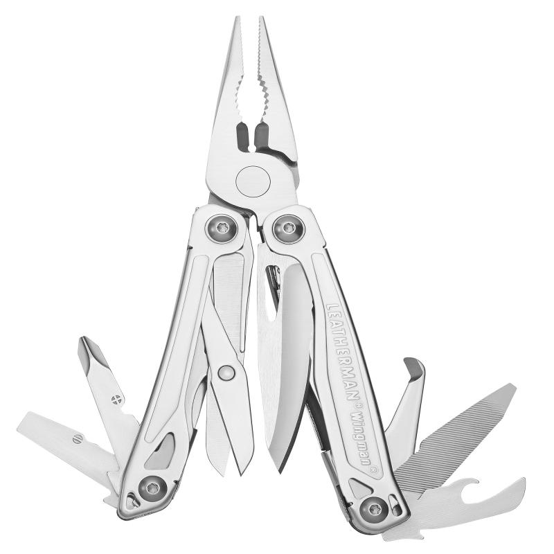 LEATHERMAN (レザーマン) マルチツール WINGMAN 14機能 スプリングプライヤー ハサミ 2 日常使い 家庭用 DIYひとつは持ちたいレザーマン: 40年もの間、レザーマンは予期せぬ事態にも対処できるツールを多くのお客様に提供してきました。【LTJ刻印について】「LTJ刻印」は、2011年〜2024年の間にレザーマンツールジャパンが輸入した製品に付与されていました。2024年10月15日より、レザーマン本社の方針によりLTJ刻印は正式に廃止され、現在生産されている製品には刻印がありません。【について】LTJ刻印のない製品も正規品です。2024年10月以降にご購入された製品の対応には、購入証明（注文履歴・レシート等）が必要となります。14の機能が1つに: ナイフ、プライヤー、ドライバー、ワイヤーカッター、ワイヤーストリッパー、はさみ、パッケージオープナー、栓抜き/缶切り、ヤスリ、定規など14のツールを装備し、ほとんどの作業に対応いただけます。について:品質に自信を持ってオレゴン州ポートランドの工場より商品を発送しています。お持ちのレザーマン製品を長くお使いいただける様、2付き。片手でオープン:内側に備わったツールも含め、片手で開くことが可能な便利なアイテムです。ナイフはロックをすることでスムーズに切れます。携帯に便利:軽量でコンパクトなサイズのWingmanは、取り外し可能なポケットクリップが付いて、どこでもお使いいただけます。