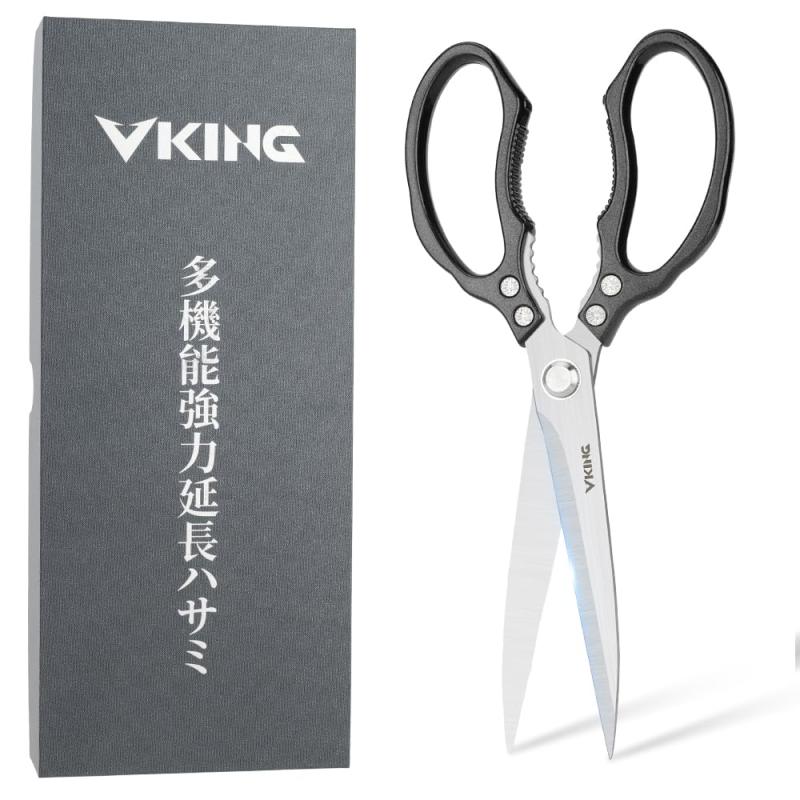 VKING 料理バサミ 焼肉ばさみ キッチンバサミ - BBQ 多機能ハサミ 万能ハサミ ナッツクラッカー 野菜 肉 鱼 鶏肉 焼肉カット ハサミ ステンレス鋼 錆びにくい【アウトドアでの万能パートナー – 大型サイズでパワフルカット】26.5*10cmの大きめサイズが特徴のこの料理バサミは、家庭のキッチンだけでなく、バーベキューやキャンプなどアウトドアシーンでも大活躍します。特に厚みのある肉や骨の切断に最適で、力を入れずとも簡単に切り分けられるので、野外での料理がよりスムーズに進みます。【耐久性抜群 – 錆びに強いアルミニウム合金製】高品質なアルミニウム合金を使用しており、錆びにくく、長期間使用しても劣化しにくい耐久性を持っています。軽量ながらも驚くほど頑丈で、どんなシーンでも信頼できるパフォーマンスを発揮します。アウトドアでの過酷な使用環境でも安心して使える一品です。【鋭利な刃でストレスフリーな調理体験】刃は非常に鋭く、硬い食材も瞬時にカットできるため、調理の効率が飛躍的に向上します。肉や野菜など、食材を問わずスムーズに切り分けられるので、調理が楽しくなること間違いなしです。この料理バサミで、どんな食材もお手の物。【ナッツクラッカー機能 – 一台二役の便利さ】ハンドル中央にはくるみや硬い殻を割るためのナッツクラッカー機能を搭載。キャンプやバーベキューでのスナックタイムにも役立つ便利な機能です。これ一本で多用途に対応できるので、持ち運びにも便利です。【分解洗浄で清潔を保つ – 簡単お手入れ】使用後は簡単に分解して隅々まで洗浄可能。アウトドアでの使用後も、しっかりと汚れを落とせるので、常に清潔な状態を保つことができます。メンテナンスが楽で衛生的なため、忙しい毎日でも安心して使用できます。