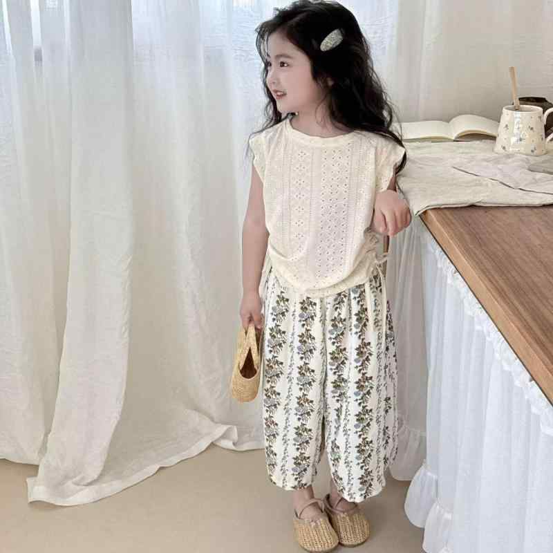 ・カテゴリ: 子ども用セットアップ・スタイル: カジュアル・性別: 女の子・セット内容: トップス、ボトムスの2点セット・主な素材: ポリエステル100%・袖丈: ノースリーブ・ボトムス丈: 九分丈・生地の厚さ: 薄手・カラー展開: ドローストリングセット・サイズ展開: 90cm、100cm、110cm、120cm、130cm、140cm、150cm、160cm、170cm