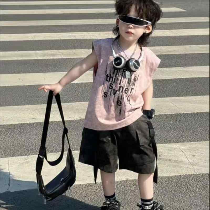 ・カテゴリ: キッズセットアップ・スタイル: 韓国風・対象性別: 男の子・セット内容: トップス、パンツの2点セット・対象年齢: 3〜8歳（身長100〜140cm）・袖丈: 半袖・生地の厚さ: 普通・主な素材: ポリエステル30%・安全基準: B類・カラー展開: タンクトップ、ショートパンツ、2点セット、タンクトップ（高品質版）、ショートパンツ（高品質版）、2点セット（高品質版）・サイズ展開: 90、100、110、120、130、140