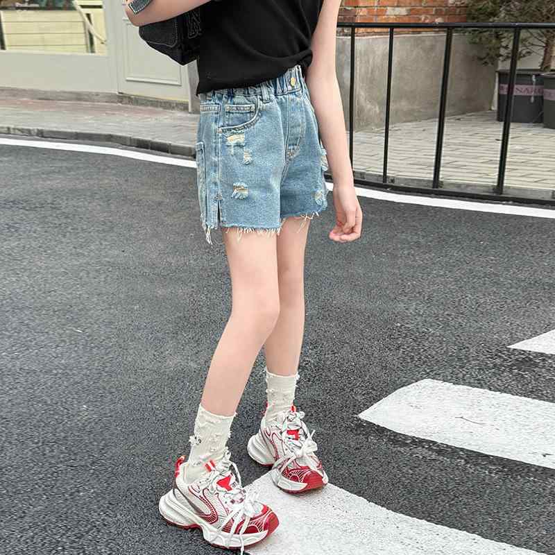 ・スタイル: プリンセス風・カテゴリ: ハーフパンツ・主な素材: 綿 81%-90%・安全基準: B類・対象性別: 女の子・対象年齢: 8歳以上、身長140cm以上のキッズ・仕様: 股あきなし・加工技術: 柔軟加工、バイオウォッシュ加工・柄: 無地・デザイン詳細: ダメージ加工・デザイン要素: スポーツ、ブリティッシュスタイル・ウエストの高さ: ミドルライズ・カラー: ブルー・サイズ展開: 120cm、130cm、140cm、150cm、160cm、170cm
