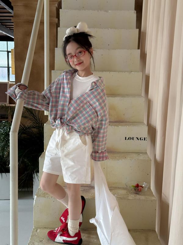 ・カテゴリ: 童パン・スタイル: 韓国風・素材: 綿95%・安全基準: A類・パンツ丈: ショートパンツ・対象性別: 男女兼用・対象年齢: 中大童（8歳以上、140cm以上）・スタイル仕様: 基本款・生地加工: 柔軟加工・柄: 無地・デザイン要素: トレンド・ウエスト: ミドルウエスト・カラー展開: ホワイト・対応身長: 100cm、110cm、120cm、130cm、140cm、150cm、160cm・加工技術: 水洗