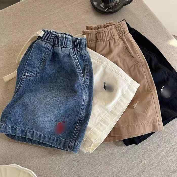 ・カテゴリ: キッズパンツ・スタイル: 韓国風・主な素材: 綿95%・安全基準: A類・パンツ丈: ショートパンツ・対象性別: ユニセックス・対象年齢: 乳幼児（1-3歳、80-100cm）・生地加工: 柔軟加工・柄: キャラクター・パンツの股上: ミドルライズ・カラー展開: デニムブルー、ホワイト、ブラック、カーキ・サイズ展開: 73cm、80cm、90cm、100cm・工芸: 刺繍