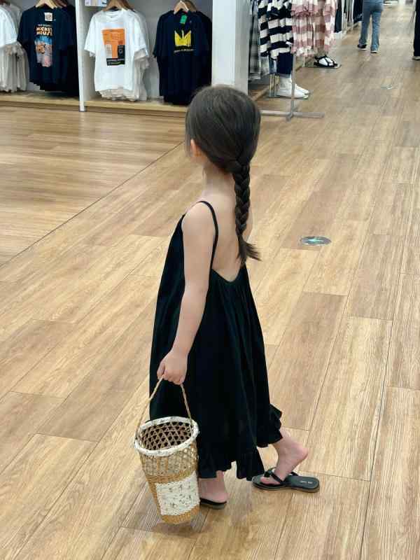 ・カテゴリ: 子供用ワンピース・スタイル: 韓国風・主な素材: 綿 95%・ネックライン: キャミソール・デザイン: Aライン・柄: 無地・加工: 柔軟加工・裏地素材: 綿・対象性別: 女の子・カラー展開: ブラック、アプリコット・サイズ展開: 90cm、100cm、110cm、120cm、130cm、140cm