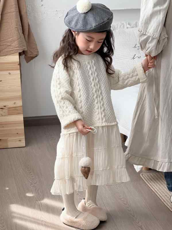 ・カテゴリ: ワンピース・スタイル: 韓国風・対象性別: 女の子・対象年齢: 3〜8歳・対象身長: 90cm、100cm、110cm、120cm、130cm、140cm・柄: 無地・主な素材: 綿45%・裏地素材: 綿90%・カラー展開: 乳白色・デザイン: 切替デザイン、プリンセスドレス風