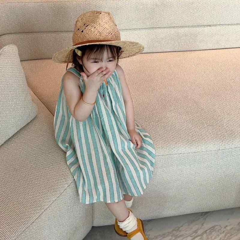 ワンピース 女の子 キッズ 子供服 ノースリーブ 切り替え ストライプ ホルターネック かわいい カジュアル おしゃれ 子供用・スタイル: 小清新・素材: 綿91-95%・カテゴリ: 吊带裙/背心裙・安全基準: B類・性別: 女児・対象年齢: 3-8歳（100-140cm）・柄: ストライプ・加工: 柔軟処理・袖: ノースリーブ・シルエット: Aライン・サイズ展開: 80cm, 90cm, 100cm, 110cm, 120cm, 130cm, 140cm・裏地成分含量: 91-95%・製品分類: 子供用スカート