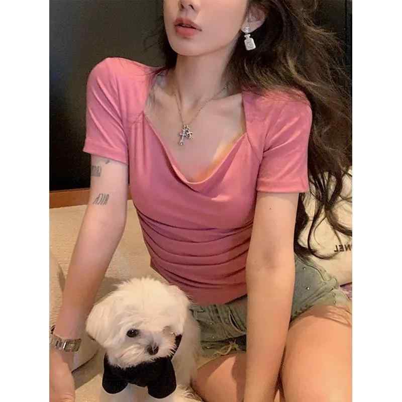 ・カテゴリ: Tシャツ・スタイル: カジュアル、セクシー、フェミニン・主な素材: モダール（モダール繊維）90%以上95%未満、スパンデックス30%以下・柄: 無地・デザイン: プルオーバー・袖丈: 半袖・ネックライン: クルーネック・袖型: レギュラースリーブ・人気要素: ヴィンテージ加工・仕様: ノンアイロン加工・シルエット: スリムフィット・着丈: 標準丈（50cm超65cm以下）・カラー展開: ホワイト、ブラック、ローズレッド・サイズ展開: S、M、L、XL