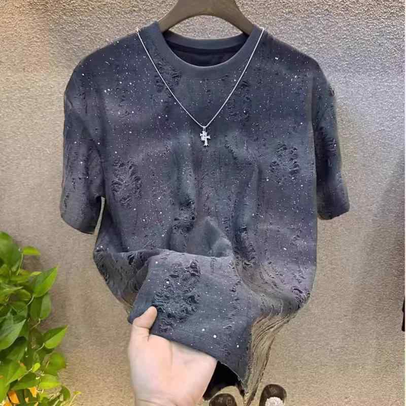 ・カテゴリ: Tシャツ・スタイル: 韓国風・柄: その他・シルエット: ルーズフィット・対象: 青少年、成人、メンズ・ネックライン: クルーネック・袖丈: 半袖・フード: なし・生地の厚さ: 薄手・素材: 化繊混紡・着用シーン: 日常・デザイン詳細: ダメージ加工・プリントテーマ: グラデーション・加工技術: ノーアイロン加工・カラー展開: ブラック、グレー、ブラウン・サイズ展開: M、L、XL、2XL、3XL、4XL、5XL・袖の種類: レギュラースリーブ・機能性: 速乾、通気性、防シワ、高色堅牢度、接触冷感