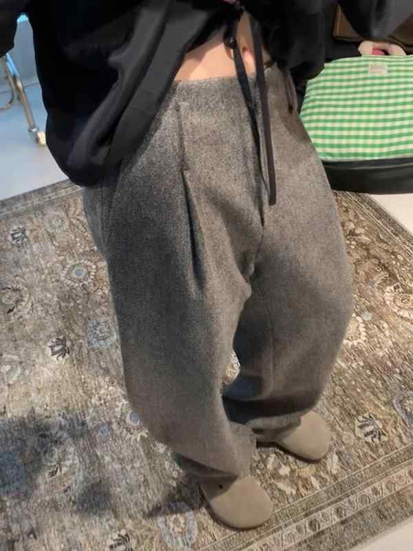・カテゴリ: カジュアルパンツ・スタイル: 通勤、フェミニン・パンツの形状: ストレートパンツ・フィット感: ルーズフィット・パンツ丈: ロングパンツ・ウエストの位置: ハイウエスト・生地の厚さ: 普通・カラー展開: グレー・サイズ展開: S、M、L、XL・主な素材: 綿 30%以上50%未満、ポリエステル 30%以上50%未満・対象性別: 女性・デザイン特徴: パッチワーク、切り替え