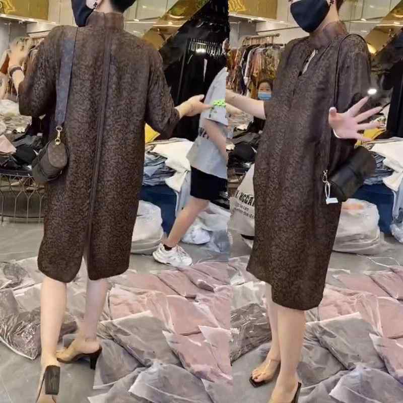 ・カテゴリ: 连衣裙・柄: プリント・技術: デジタルプリント・スタイル: ワンピース・構成: 単品・スカート丈: ミディアム丈・スカート型: ベルラインスカート・ネックライン: クルーネック・袖型: レギュラースリーブ・袖丈: 長袖・ウエスト: ルーズウエスト・人気要素: メッシュ・主な素材: ポリエステル・カラー展開: ワンピース・サイズ展開: M（42.5-50kg）、L（50-57.5kg）、XL（57.5-65kg）、2XL（65-72.5kg）、3XL（72.5-80kg）・スタイルタイプ: エレガント通勤・素材含有量: 50%〜70%・着用シーン: カジュアル・シルエット: ルーズフィット・適応体型: 標準体型・テイスト: 通勤風・適応客層: ハイミドル