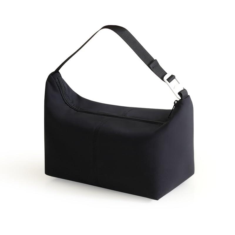 TIANZONG ランチバッグ お弁当バッグ 保冷バッグ お弁当袋手提げ 大容量 防水 男女兼用 通勤 通学TIANZONGランチバッグは、優れた素材で丈夫に作られ、長くご愛用いただけます。シンプルなデザインで通勤、通学、ピクニック、子供用のお弁当袋などさまざまなシーンで活躍できます。お弁当バッグの裏地は防水のTPU生地を使用し、漏れを防ぎます。水滴などで汚れたら簡単に拭き取れます。汚れやにおいの心配はなく、清潔で気分よくご使用いただけます。ランチポーチの内側には保冷剤を入れられるメッシュポケットがついています。 お弁当も安心の保冷ポーチです。ファスナー付き、ハンドル付きで持ち運びが便利なランチ袋です。折り畳んでコンパクトになり、開くと十分な収納スペースを備えています。小さめなので手持ちにしてもカバンに入れてもおすすめです。おしゃれなデザイン性と機能性を兼ね備えているこのランチバッグはオールシーズンお使いいただけます。 万一、商品に問題があった場合はお気軽にご連絡ください。責任をもって対応させていただきます。