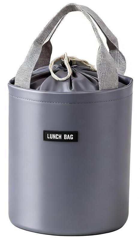 Joolxxo スープジャー ランチバッグ 6l お弁当 保冷バッグ 大容量 断熱袋 厚手保温バッグ ランチトートバッグ 保温バッグ 通勤 通学 ピクニック 仕事 オフィス 旅行用 男女兼用大容量ランチバッグ：サイズ:高さ28cm×幅19cm×奥行き19cm、軽量約60g。断熱構造で、弁当箱・水筒・おやつなどがたっぷり収納。一日分の食事の持ち運びにも最適なランチバッグです。優れた保冷・保温機能：外側は防水ナイロン、内側は断熱アルミ箔。食品を数時間冷たいまま／温かいまま保ち、保冷バッグとしてもお弁当 保冷バッグとしても活躍。耐久性・防水性に優れ、清潔で安心です。シンプルなおしゃれデザイン：引きひも開閉と両側ハンドルで使いやすく、多色展開。男女問わず仕事や外出に便利な、弁当箱 袋として好評です。多彩なシーンで使用可能：ランチバッグ 保冷バッグのように、ランチはもちろん、買い物・ピクニック・アウトドア・通勤まで幅広く対応。贈り物としても喜ばれます。健康的な生活を応援：経済的で実用的な当ランチバッグは、ご家族の健康的な食生活をいつでもどこでもサポート。お問い合わせはメールでお受けします。