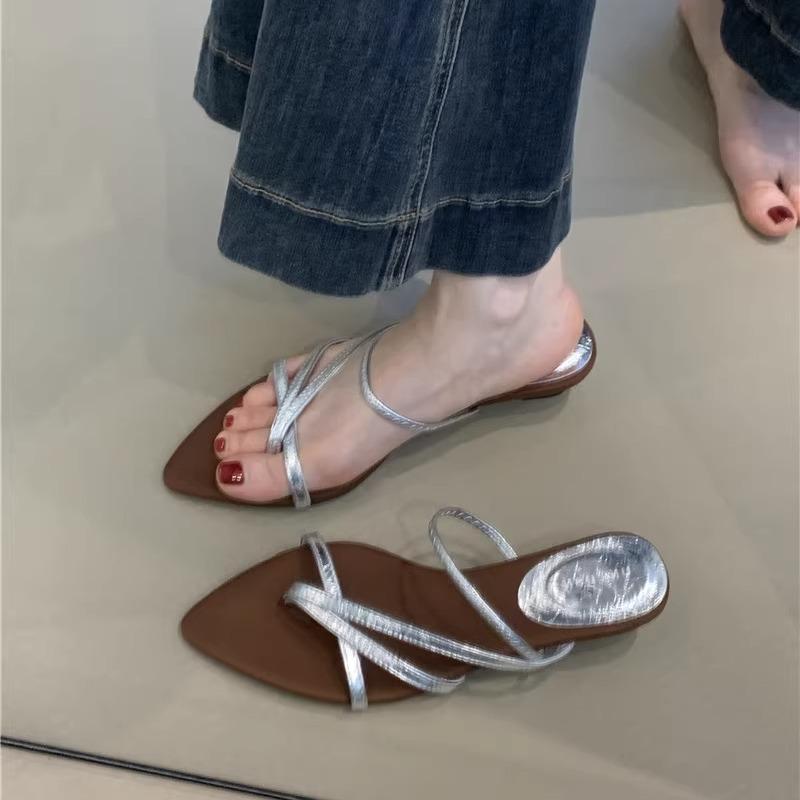 ・カテゴリ: トングサンダル・スタイル: 韓国風・甲材: マイクロファイバー・底材: ゴム・カラー展開: シルバー、ゴールド、ブラック・サイズ展開: 35、36、37、38、39・ソールの厚さ: 0cm〜3cm・ヒールの形状: フラット