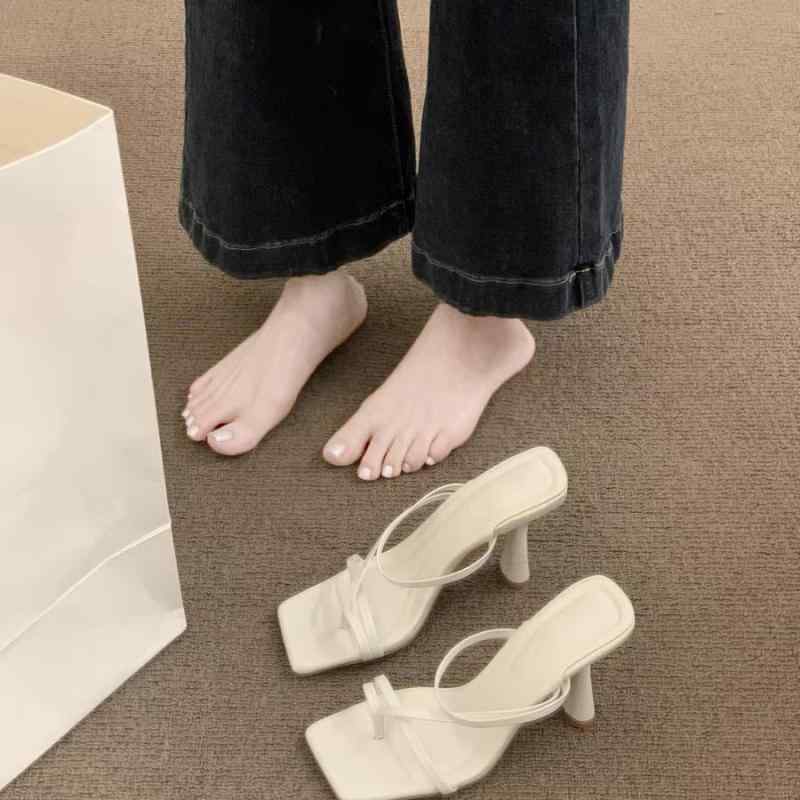 ・カラー展開: 白色アップグレード版、黒色アップグレード版・サイズ展開: 35、36、37、38、39、40・甲材: PU・カテゴリ: ローマサンダル・つま先形状: スクエアトゥ・スタイル: 韓国風・底材: PU