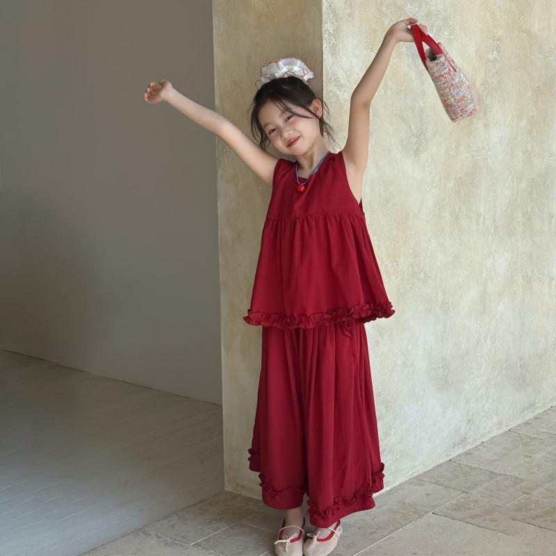 ・カテゴリ: 子供用セットアップ・対象性別: 女児・スタイル: 韓国風・セット内容: トップス、パンツ（2点セット）・袖丈: ノースリーブ・パンツ丈: ロングパンツ・生地の厚さ: 薄手・柄: 無地・主な素材: ポリエステル30%・留め具の種類: プルオーバー・カラー展開: レッド（2点セット）、ブラック（2点セット）・対応身長: 100cm、110cm、120cm、130cm、140cm、150cm、160cm