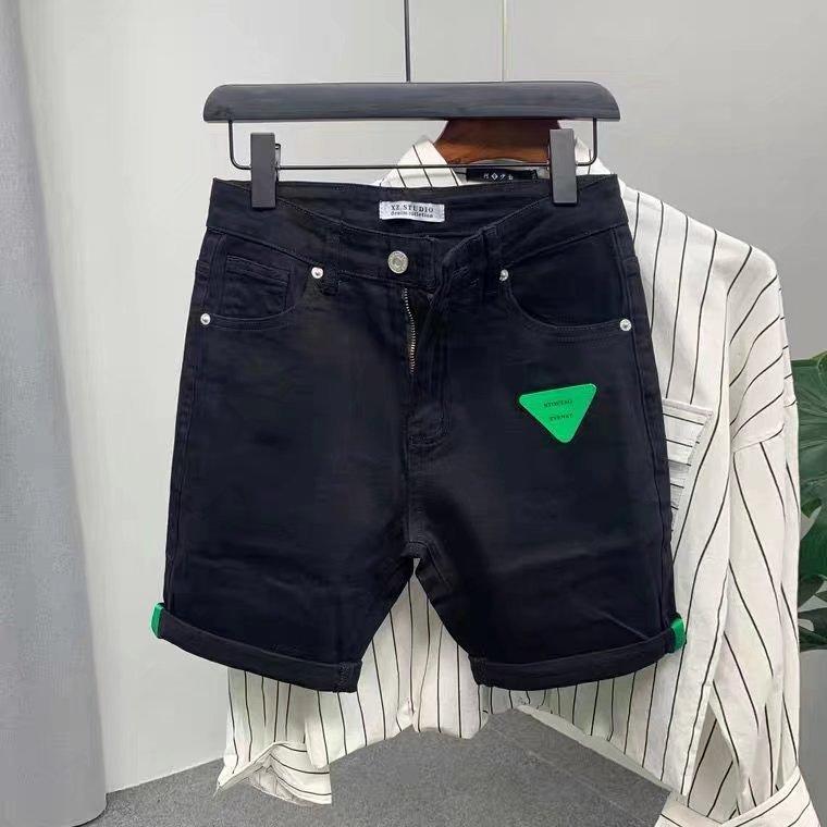 ・カテゴリ: デニムパンツ・スタイル: スクール風・シルエット: ストレート・パンツ丈: 5分丈/ハーフパンツ・股上: レギュラー・厚さ: 普通・対象: ティーン、メンズ・素材: デニム、綿・着用シーン: 日常・デザイン詳細: マルチポケット・伸縮性: なし・裾のデザイン: ストレート・加工: 形態安定加工、ウォッシュ加工・カラー: ブラック・サイズ展開: 28, 29, 30, 31, 32, 33, 34, 35, 36