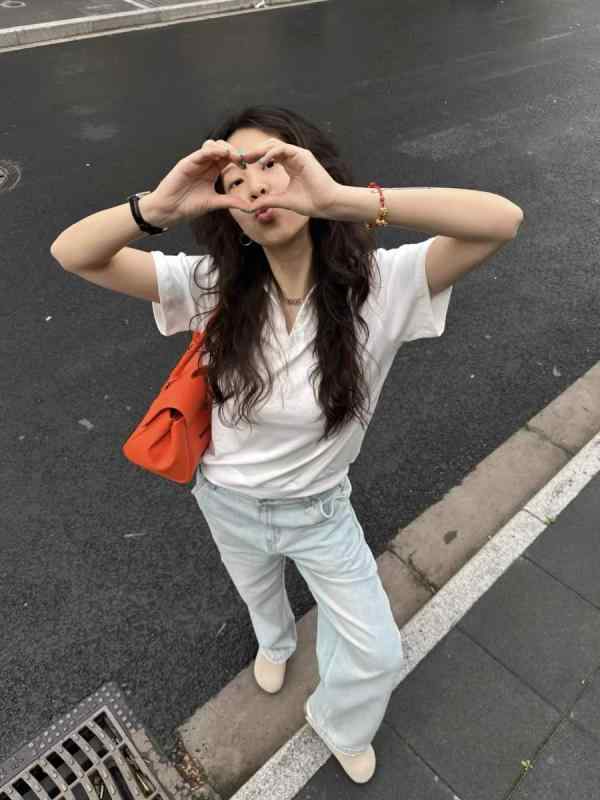 ・カテゴリ: Tシャツ・スタイル: 日韓カジュアル、マニッシュ・主な素材: 綿95%以上・柄: 無地・袖丈: 半袖・シルエット: ルーズフィット・着丈: 標準丈（約50cm〜65cm）・ネックライン: POLOネック・袖型: レギュラースリーブ・デザイン要素: リブ・カラー展開: ホワイト、ブラック・サイズ展開: S、M、L