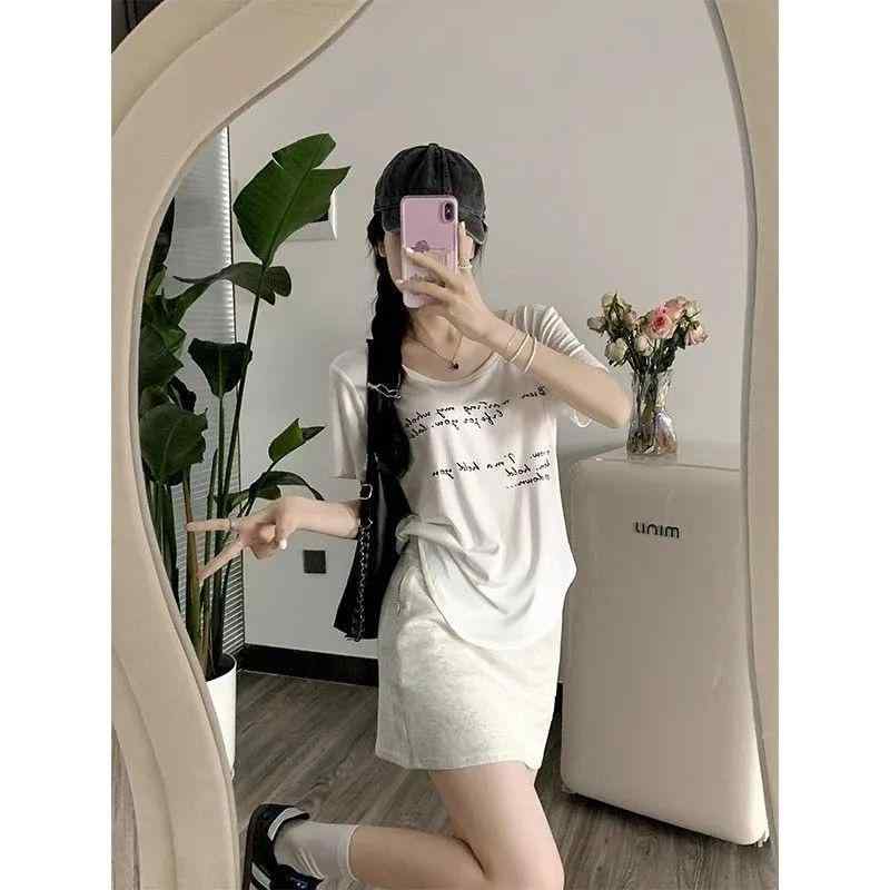 ・カテゴリ: Tシャツ・スタイル: 少女風、清新甜美・主な素材: ポリエステル90%以上95%未満、スパンデックス30%以下・ネックライン: 大領口・袖丈: 半袖・袖型: レギュラースリーブ・シルエット: スリムフィット・着丈: ショート丈（40cm超50cm以下）・柄: アルファベット、数字、文字・デザイン特徴: プリント、高温セット・カラー展開: ホワイト（ヘビーウェイトリブ）、グレー（ヘビーウェイトリブ）、ブラック（ヘビーウェイトリブ）・サイズ展開: S（40kg以内推奨）、M（40-47.5kg推奨）、L（47.5-55kg推奨）、XL（55-62.5kg推奨）、2XL（62.5-72.5kg推奨）