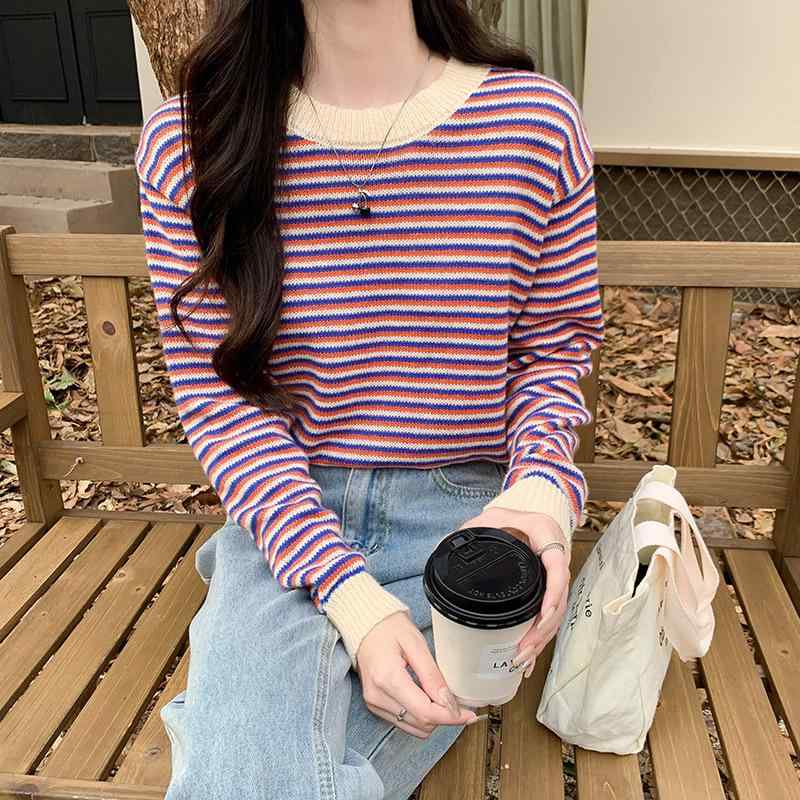 ニット レディース 長袖 トップス Tシャツ 秋冬 ボーダー柄 フランス風 ゆったり カジュアル 重ね着風 シンプル かわいい 着痩せ 体型カバー おしゃれ 通勤 通学・カテゴリ: Tシャツ・素材: 粘胶繊維、錦綸・柄: ストライプ／チェック・スタイル: プルオーバー、カジュアル・袖丈: 長袖・工法: プリント・シルエット: ルーズ・着丈: ショート（40cm〜50cm）・ネックライン: クルーネック・袖型: レギュラー・流行要素: 配色・カラー展開: レッドストライプ、グリーストライプ・サイズ展開: フリーサイズ・主素材配合率: 30%〜50%・サブ素材配合率: 30%〜50%