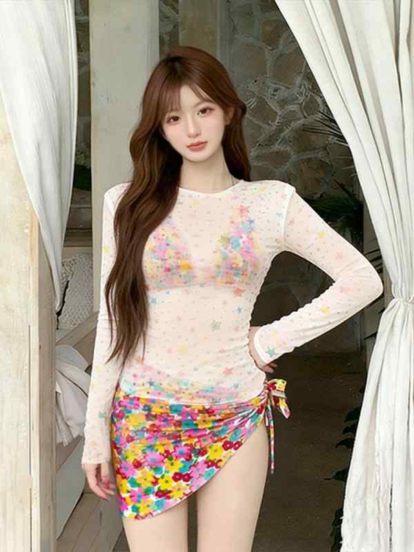 水着 レディース セパレート 4点セット 花柄 長袖 ラッシュガード 体型カバー ビキニ 日焼け防止 フェミニン リゾート ビーチ プール オールシーズン・性別: 女性・対象年齢: 大人・柄: 花柄・機能: 胸パッド付き（ワイヤーなし）・生地素材: 牛乳繊維、ポリエステル（テリレン）94%・裏地素材: ポリエステル（テリレン）100%・重量: 253g・用途: ランニング、フィットネス機器、マッサージ、ボディメイク、水泳・カラー: ピンク・サイズ展開: フリーサイズ（推奨35-60kg）、S（推奨35-42.5kg）、M（推奨42.5-47.5kg）、L（推奨47.5-52.5kg）、XL（推奨52.5-60kg）・袖丈: 長袖・スタイル: 三角パンツ