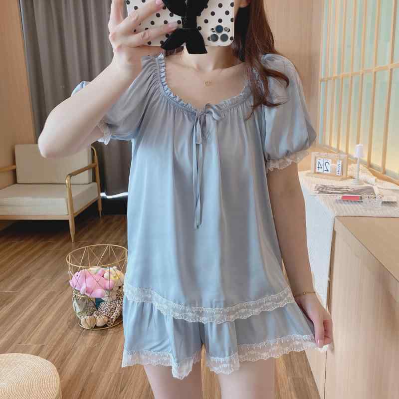 パジャマ レディース セットアップ 春夏 接触冷感 ルームウェア 半袖 パンツ 2点セット 薄手 かわいい プリンセス風 インフルエンサー SNS風 シルク風 部屋着 普段使い おうち時間 おしゃれ 人気アイテム・素材: アイスシルク・スタイル: セットアップ・主な素材成分: ポリエステル・厚さ: 薄手(101-120g/平方メートル)・ネックライン: Vネック・袖丈: 三分袖・機能: 睡眠用・対象: 若年女性・利用シーン: アウトドア、自宅、ホテル、結婚式スタジオ・カラー展開: ホワイト、パープル、ブルー・サイズ展開: M,L,XL・スカート丈: ミニ丈・主素材配合率: 95%-100%・テイスト: セクシー