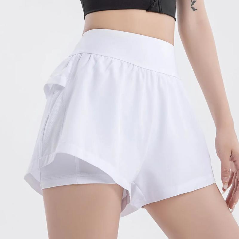 ショートパンツ レディース スポーツ ウェア ヨガ パンツ 短パン ランニング フィットネス トレーニング ウェア ハイウエスト 補正 腹部 引き締め 速乾性 通気性 防露光 トレンド インスタ映え 運動用 ジム 普段着・パンツ丈: ショート丈・誤差範囲: 1-3cm・性別: 女性・対象年齢: 成人・スタイル: スポーツカジュアル、スポーティー・主な素材: ポリエステル95%・裏地素材: ポリエステル95%・用途: ランニング、フィットネス機器、スポーツトレンド・特徴: 高弾力、速乾、吸湿発汗・カラー展開: ブラック、ホワイト・サイズ展開: M（推奨40-50kg）、L（推奨50-60kg）、XL（推奨60-72.5kg）、XXL（推奨72.5-82.5kg）、XXXL（推奨82.5-92.5kg）・腰回り: ハイウエスト・フィット感: スリム・製品カテゴリー: フィットネスパンツ