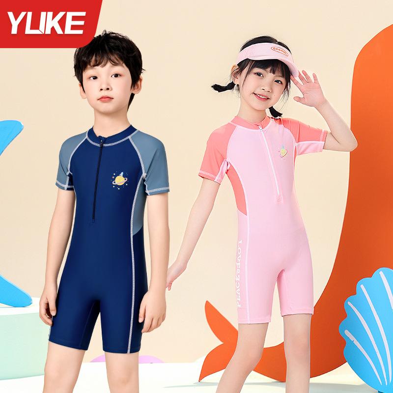 水着 キッズ 男の子 女の子 つなぎ スイムウェア UVカット 速乾 伸縮性 オールシーズン かわいい 温泉 プール 海水浴 日焼け防止 ストレッチ性 動きやすい 快適 肌触り良い ナイロン混紡・対象年齢: 2-4歳、4-6歳、6-8歳、8-10歳、10-12歳・対象性別: 女・パターン: 無地・素材: ポリエステル85%・重量: 約200g・裏地: ポリエステル100%・用途: フィットネス、運動、水泳・カラー展開: ローランパープル、ライトピンク、ネイビー、ダークネイビー・サイズ展開: L,XL,2XL,3XL,4XL,5XL,6XL・スタイル: 三角パンツ