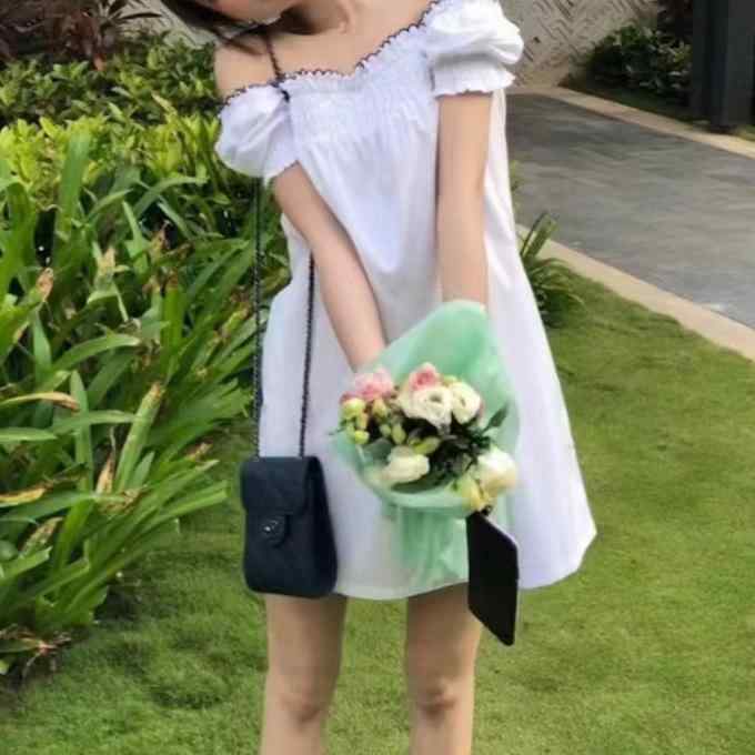 ワンピース レディース 春夏 綿 チェック柄 オフショルダー 膝丈 フレア Aライン きれいめ カジュアル ゆったり 体型カバー・素材: 綿100%・柄: 無地・工芸: ギャザー寄せ・スタイル: ストレートスカート・組み合わせ: 単品・スカート丈: ミディアム丈・スカート型: Aライン・ネックライン: スクエアネック・袖型: パフスリーブ・袖丈: 半袖・ウエストライン: ミドルウエスト・流行の要素: ポケット・メイン素材成分: 綿・カラー展開: ホワイト、チェック・サイズ展開: XS, S, M・テイスト: ナチュラル、ガーリー・メイン素材含有量: 90-95%・カテゴリ: ワンピース