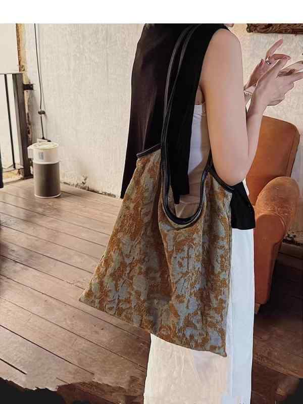 トートバッグ レディース 鞄 ハンドメイド 油絵風 帆布 柔らかい素材 アート風 小さめ デザイン 旅行用 持ち運び便利 大容量 文芸風・カラー: ブラウン、ダークブラウン・スタイル: 国風・素材: キャンバス・バッグタイプ: ショルダーバッグ・サイズ: 中・デザイン要素: 配色、エンボス・裏地素材: ポリエステル・形状: 縦型スクエア・開閉方法: マグネット・内部構造: 携帯ポケット・硬さ: やや柔らかめ・外ポケット: 立体ポケット・ストラップ数: 2本・利用シーン: デイリー