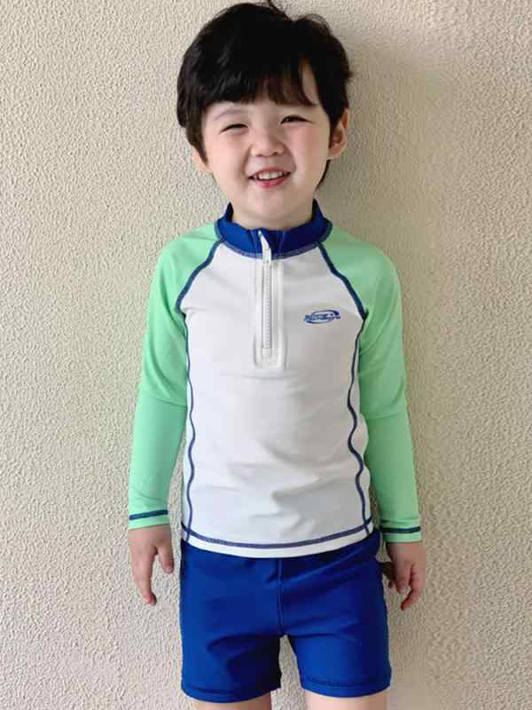 水着 キッズ 男の子 セパレート 長袖 ラッシュガード 上下セット 紫外線対策 速乾 ビーチ 海 プール 水遊び 子供用 スイムウェア・対象年齢: 2-12歳・対象性別: 男・デザイン: 韓国風、無地、日系・素材: ナイロン82%・裏地: ポリエステル100%・用途: 水泳、水遊び・カラー展開: 318032グレー長袖、318032グリーン長袖・サイズ展開: 04, 05, 06, 07, 08, 10, 12, 14, 16・スタイル: 三角パンツ