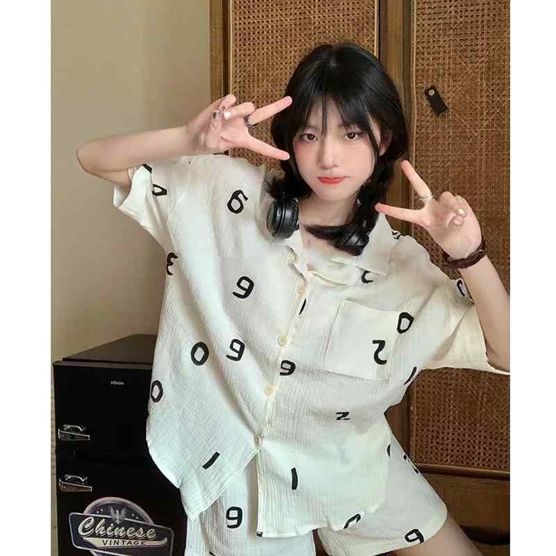 パジャマ レディース セットアップ 半袖 ショートパンツ 綿 コットン カジュアル 部屋着 ルームウェア 夏用 おしゃれ・カテゴリ: セットアップ・素材: 綿100%・スタイル: セットアップ・厚さ: 薄手・襟: 翻領・袖丈: 三分袖・パンツ丈: ショートパンツ・機能: カジュアル、通気性、就寝用、入浴用、部屋着、涼感、快適、外出着・対象者: 青年女性・利用シーン: 部屋着・カラー展開: JDW201幾何学文字・サイズ展開: M,L,XL,XXL・スタイル: ラグジュアリー