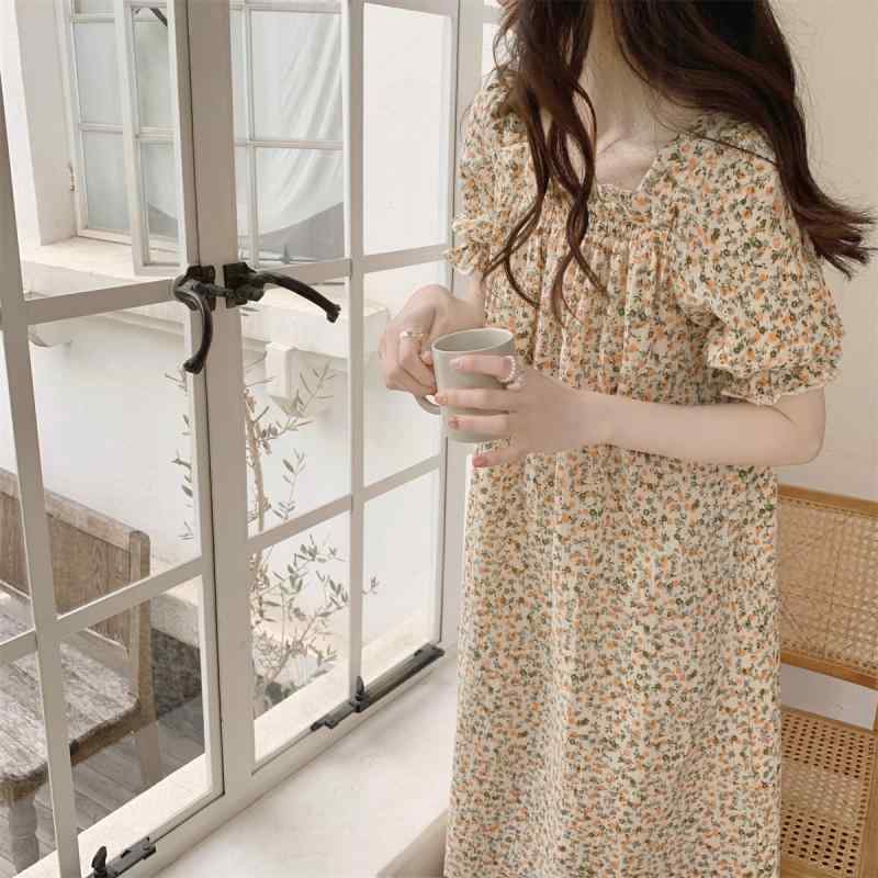 パジャマ レディース 夏 半袖 ルームウェア 寝巻き 部屋着 フレンチスタイル 小花柄 ゆるっと おしゃれ かわいい リラックス感 ゆったりシルエット・カテゴリ: セットアップ・素材: 双層綿・スタイル: スウィート・厚さ: 薄手・生地の厚さ: 161-180g/平米・ネックライン: スクエアネック・袖丈: 三分袖・パンツ丈: ショートパンツ・機能: カジュアル、通気性、睡眠用、ホームウェア、快適、外着可能・対象者: 少女・利用シーン: アウトドア、室内・カラー: 小花柄・サイズ展開: フリーサイズ