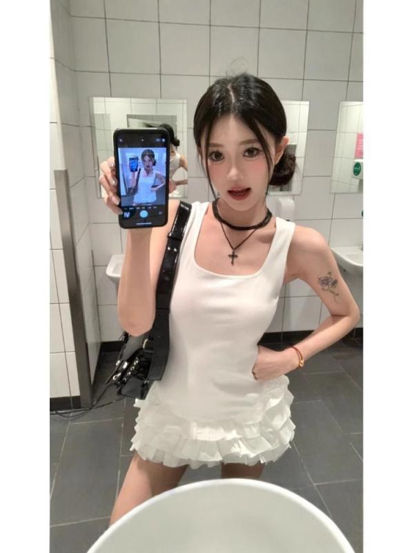 ワンピース レディース ミニ丈 ノースリーブ Uネック タイト ギャル系 黒色 無地 スリム 着痩せ ハイウエスト フリル 夏