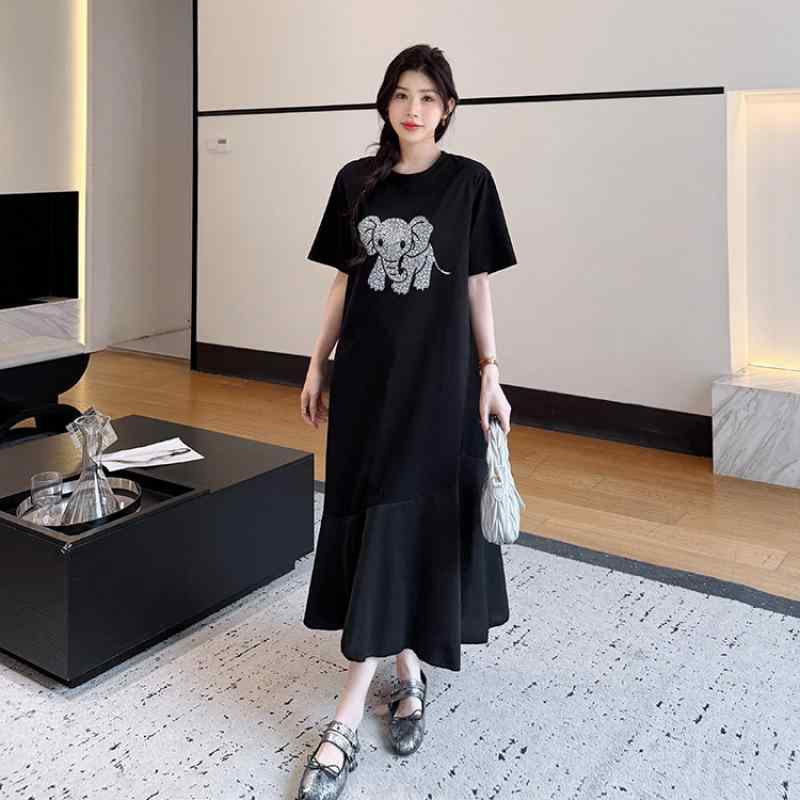 ワンピース レディース 半袖 ロング丈 ゆったり 大きいサイズ 体型カバー ビジュー ラインストーン 飾りボタン おしゃれ カジュアル 普段使い 通勤用・素材: 綿70-80%・柄: ドット・工法: 拼接・スタイル: ストリート・形状: プルオーバー・セット内容: 単品・着丈: ロング丈・シルエット: Aライン・ネックライン: クルーネック・袖タイプ: レギュラー・袖丈: 半袖・ウエスト仕様: ルーズウエスト・デザイン要素: 拼接、フィッシュテール、アシンメトリー、ホットフィックス、ビーズ装飾・カラー展開: ブラック・サイズ展開: L, XL, 2XL, 3XL・ジャンル: ワンピース