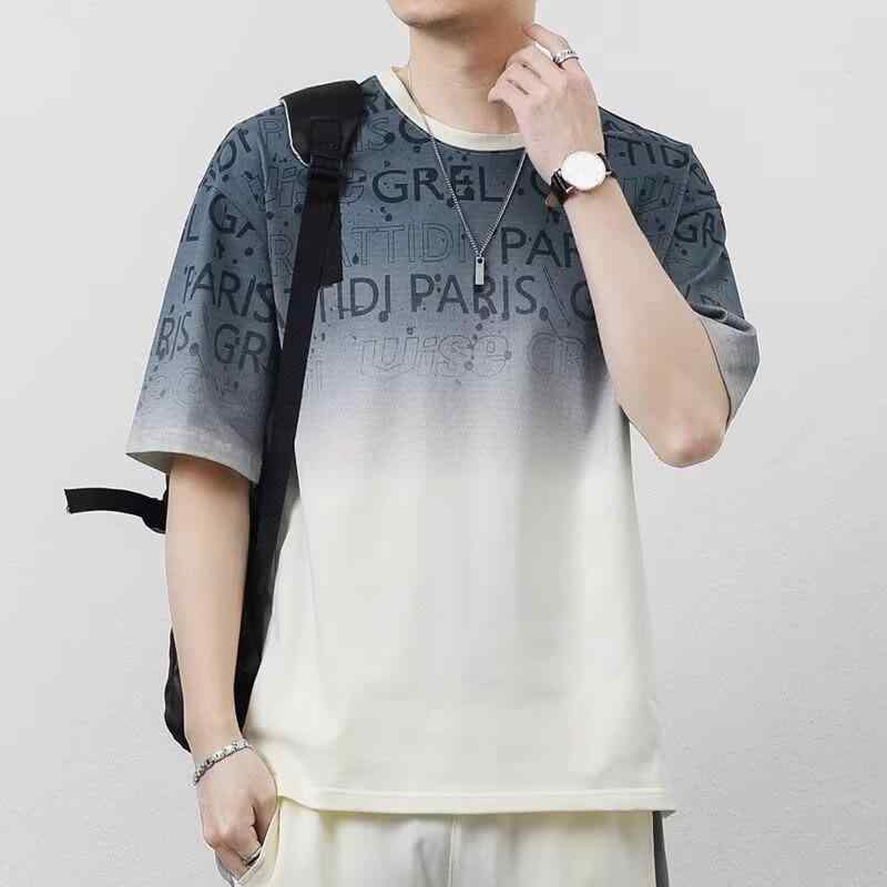 Tシャツ メンズ 大きいサイズ 半袖 トップス グラデーション ゆったり カジュアル オーバーサイズ ビッグシルエット クルーネック おしゃれ ストリートファッション 綿 コットン 通気性 吸汗 速乾 春夏・スタイル: 基礎人気・主な素材: ポリエステル（テトロン）・柄: アルファベット・フィット感: ルーズ・スタイル: プルオーバー・ネックライン: クルーネック・袖丈: 半袖・フード: なし・厚さ: 薄手・素材名: 化学繊維混紡・主な素材配合率: 96%以上・利用シーン: カジュアル・デザイン詳細: 配色・プリントテーマ: クリエイティブ・カラー展開: 白ピンク,白ブルー,杏グレー,杏ブルー・サイズ展開: M,L,XL,2XL,3XL,4XL,5XL,6XL,7XL,8XL・袖型: レギュラー・重量: 約200g・素材機能: 速乾・対象年齢: 大人・対象性別: 男性・製品カテゴリ: Tシャツ