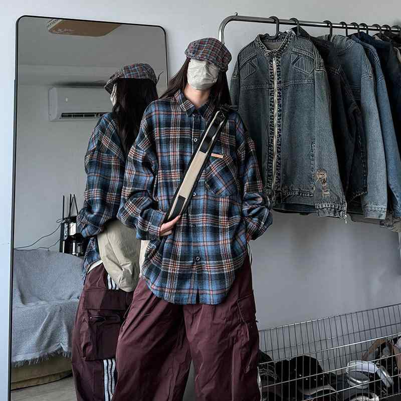 シャツ メンズ レディース 秋冬 高級感 イエロー ブルー チェック柄 長袖 トップス 裏起毛 アメリカン レトロ ヴィンテージ風 ユニセックス 羽織り アウター・素材: 真丝、亜麻・素材機能: 洗濯機対応・面料支数: 20番手・スタイル: 青春流行・フィット感: ルーズ・ネックライン: スタンドカラー・袖丈: 長袖・柄: チェック・厚さ: 普通・デザイン詳細: プリント・対象者: 青少年・カラー展開: グリーン,ブルー,ブラウン・サイズ展開: M,L,XL,2XL,3XL,4XL,5XL・加工: 形態安定加工・対象年齢層: 大人・性別: 男性・製品カテゴリ: シャツ