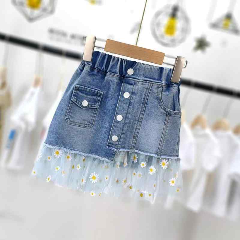 スカート 女の子 デニム チュール ひな菊柄 キッズ 子供服 デニムスカート 網紗 膝丈 ミニスカート ショート丈 ガーリー かわいい カジュアル 普段着・カテゴリ: 子供用スカート・スタイル: スウィート・スカートの種類: キャミソールワンピース・素材: 綿100%・安全基準: B類・対象年齢: 3〜8歳・対象性別: 女の子・生地加工: 柔軟加工・シルエット: Aライン・サイズ展開: 100cm, 110cm, 120cm, 130cm, 140cm, 150cm, 160cm・カラー展開: デニム・製品カテゴリ: 子供用スカート